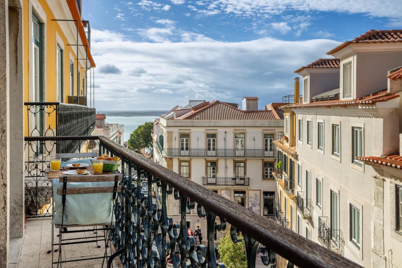 Castelo Apartment - Beautiful Balcony View Lisboa Eksteriør bilde